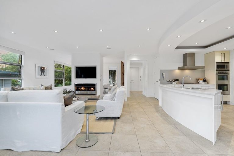 Photo of property in 12 Hauraki Road, Hauraki, Auckland, 0622