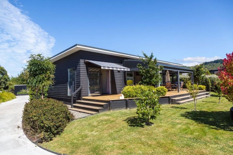 Photo of property in 6 Ataahua Place, Featherston, 5710