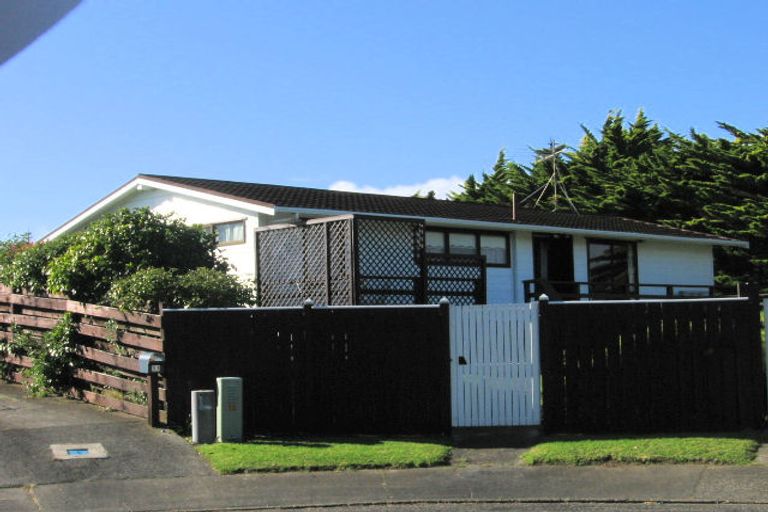 Photo of property in 15 Freyberg Crescent, Waikanae Beach, Waikanae, 5036