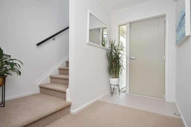 Photo of property in 37 Maylee Crescent, Gulf Harbour, Whangaparaoa, 0930