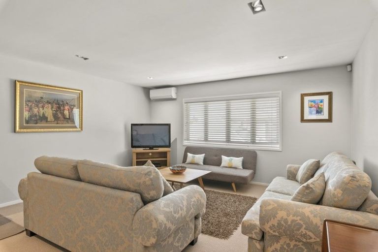 Photo of property in 13 Te Hoe Grove, Pinehill, Auckland, 0632