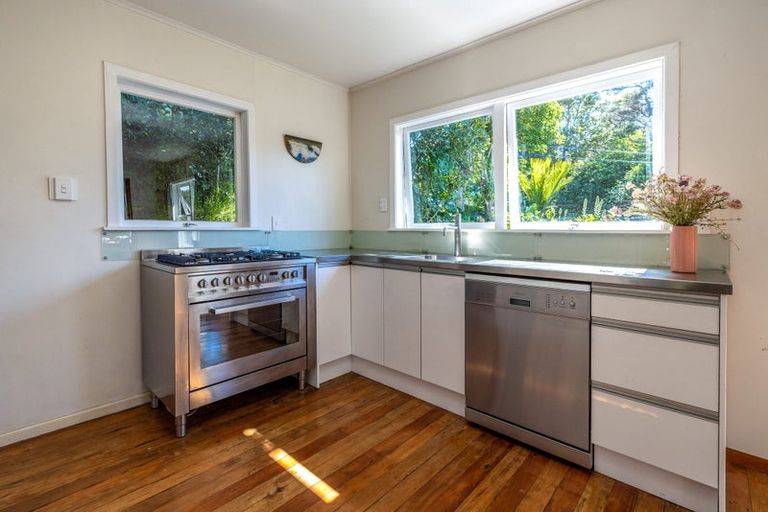 Photo of property in 116 Queens Drive, Oneroa, Waiheke Island, 1081