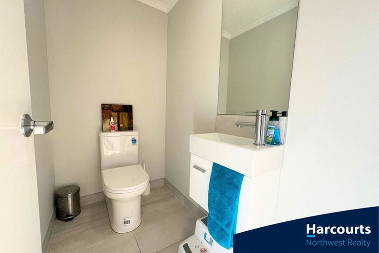 Photo of property in 4 Kumerahou Street, Kumeu, 0810
