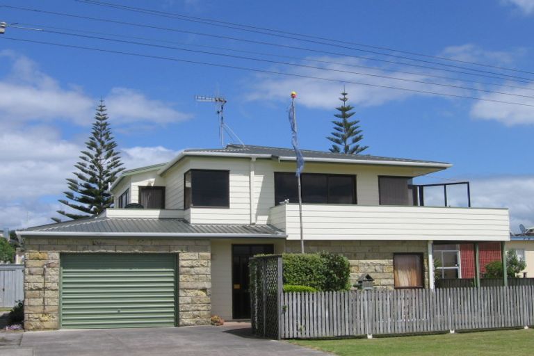 Photo of property in 30a Broadway Road, Waihi Beach, 3611