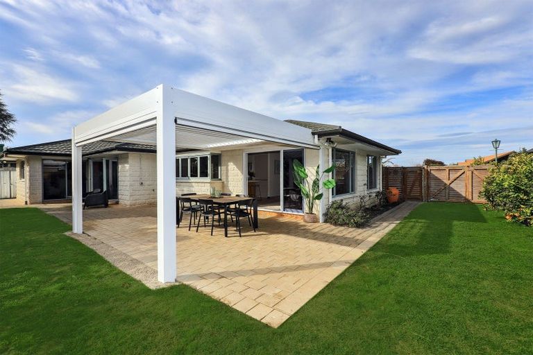 Photo of property in 28 Kensington Drive, Taradale, Napier, 4112