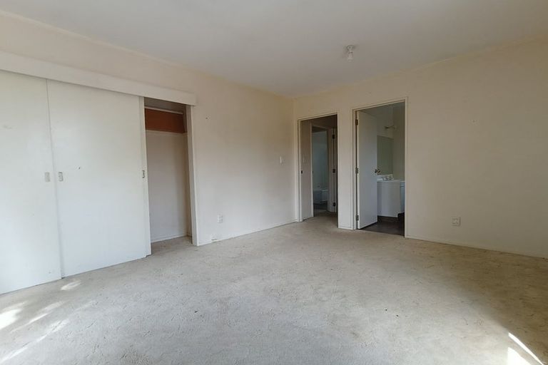 Photo of property in 2/62 Tonar Street, Northcote, Auckland, 0627