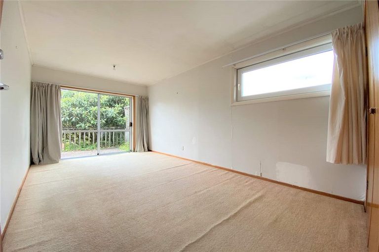 Photo of property in 35 Raleigh Road, Northcote, Auckland, 0627