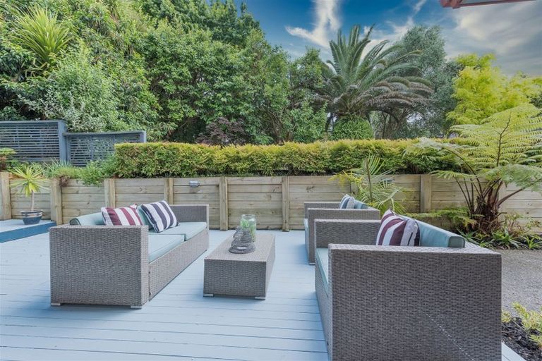 Photo of property in 25 Hogarth Rise, West Harbour, Auckland, 0618