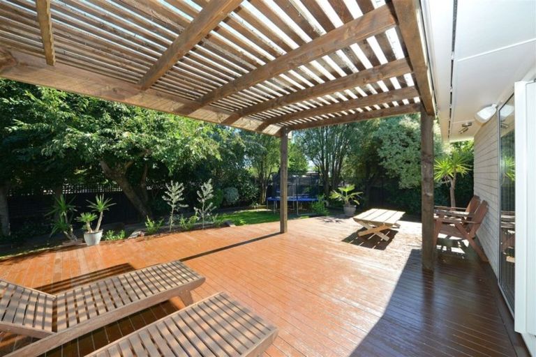 Photo of property in 35 Pinehurst Crescent, Russley, Christchurch, 8042