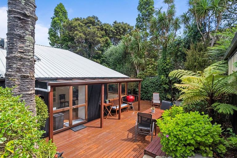 Photo of property in 20 Barlow Place, Chatswood, Auckland, 0626