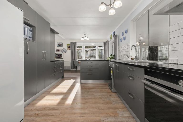 Photo of property in 27 Macarthur Street, Levin, 5510