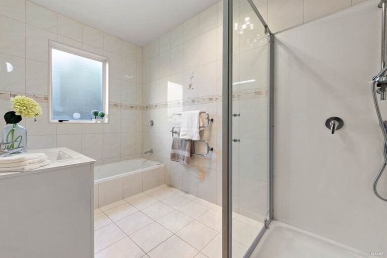 Photo of property in 8 Elkstone Place, Henderson, Auckland, 0612