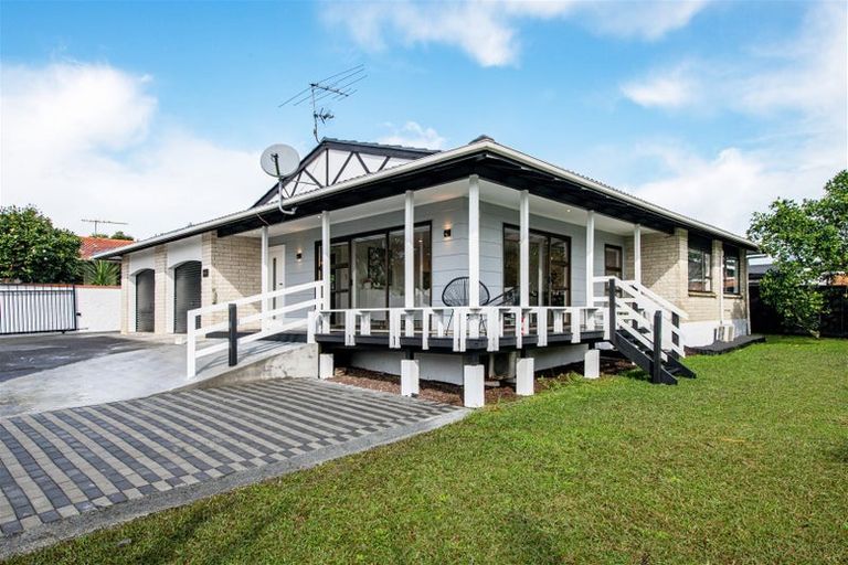 Photo of property in 2/322 Te Atatu Road, Te Atatu South, Auckland, 0610