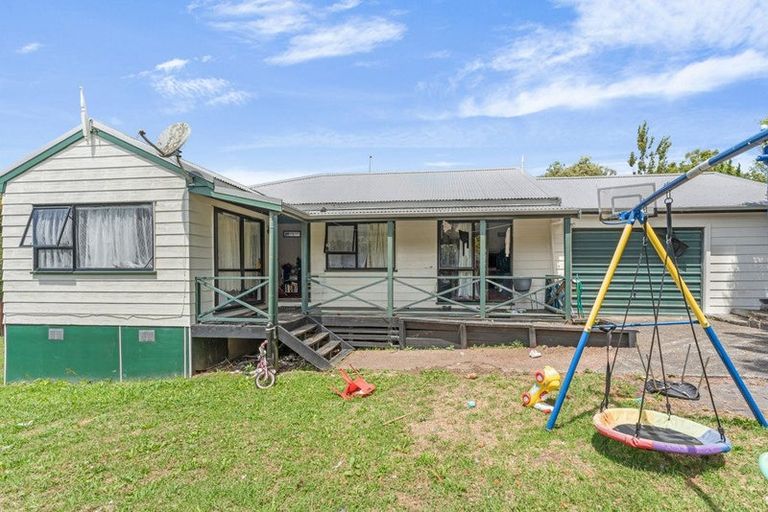 Photo of property in 14 Mile Place, Henderson, Auckland, 0612