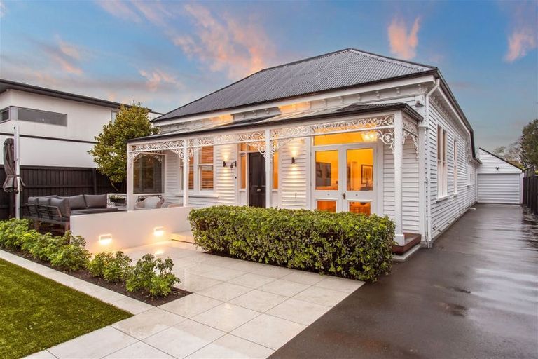 Photo of property in 52 Office Road, Merivale, Christchurch, 8014