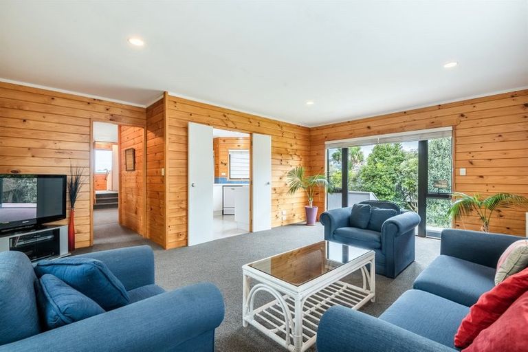 Photo of property in 2/6 Stoneleigh Court, Sunnynook, Auckland, 0632