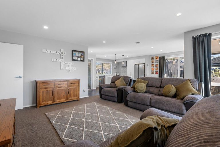 Photo of property in 12 Erlam Place, Matipo Heights, Rotorua, 3015