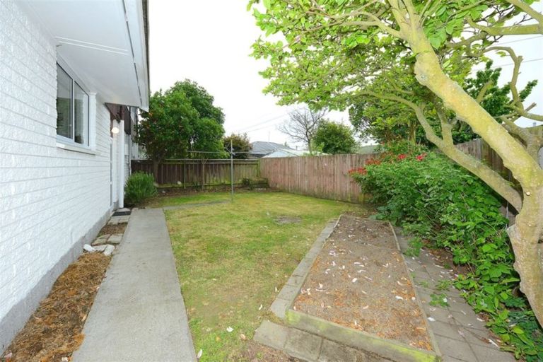 Photo of property in 2/107a Aorangi Road, Bryndwr, Christchurch, 8053