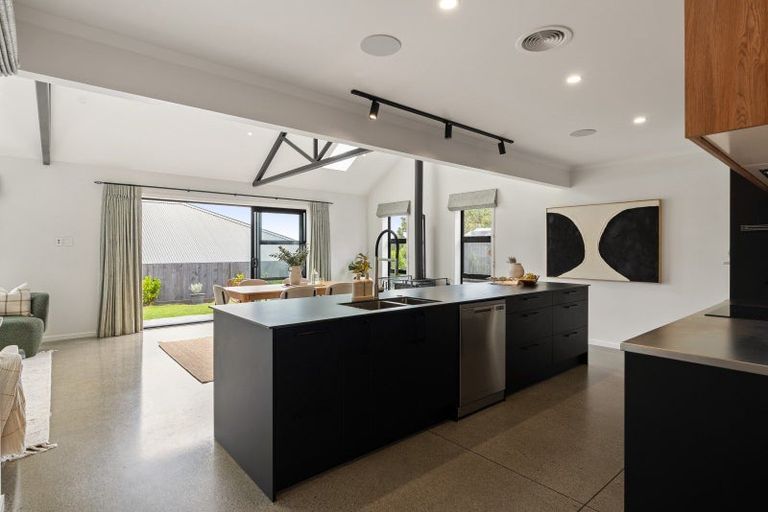 Photo of property in 19 Prestbury Grove, Churton Park, Wellington, 6037