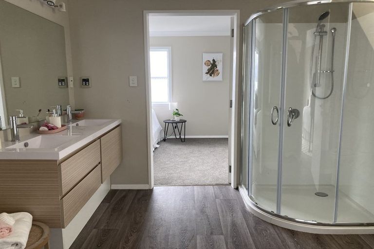 Photo of property in 156 Paremata Road, Paremata, Porirua, 5024