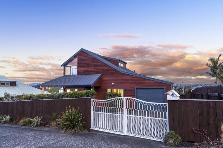 Photo of property in 30 Farquhar Road, Glendene, Auckland, 0602