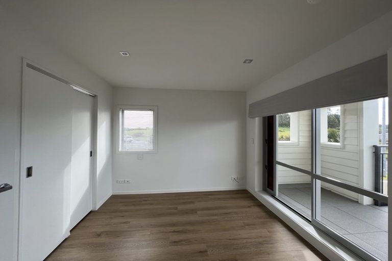 Photo of property in 13c/71 Spencer Road, Oteha, Auckland, 0632