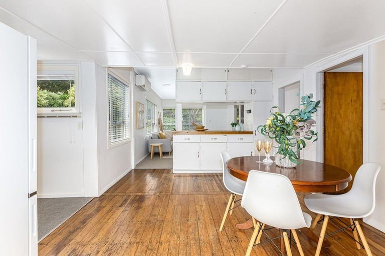 Photo of property in 27 Paremata Crescent, Paremata, Porirua, 5024