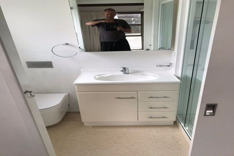 Photo of property in 2/5 Kegworth Place, Browns Bay, Auckland, 0630