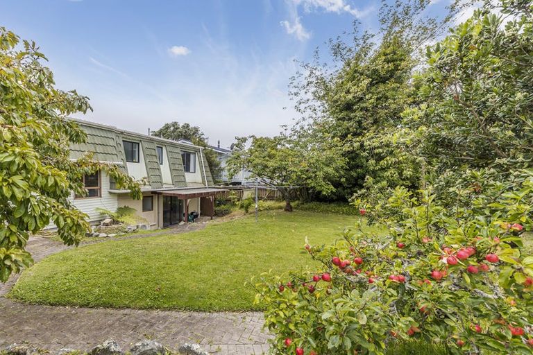 Photo of property in 14 Balliol Drive, Tawa, Wellington, 5028