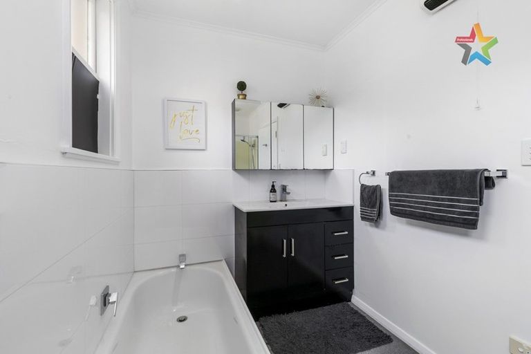 Photo of property in 43 Shearer Crescent, Naenae, Lower Hutt, 5011