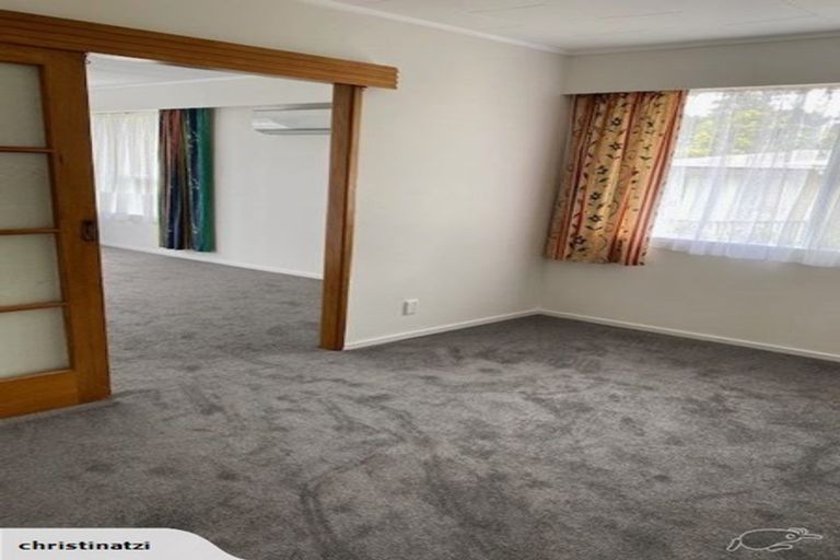 Photo of property in 6 Temuri Place, Glendene, Auckland, 0602