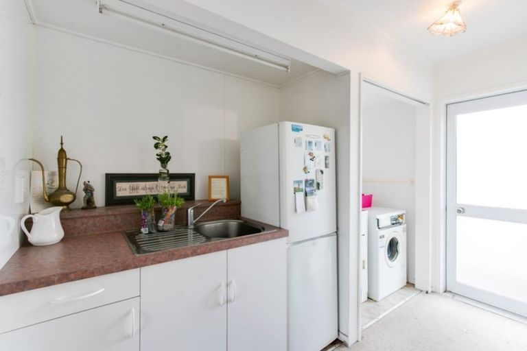 Photo of property in 17 Totara Street, Taradale, Napier, 4112