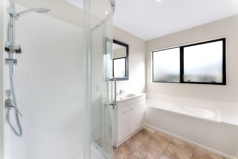 Photo of property in 6 Senecio Place, Weymouth, Auckland, 2103