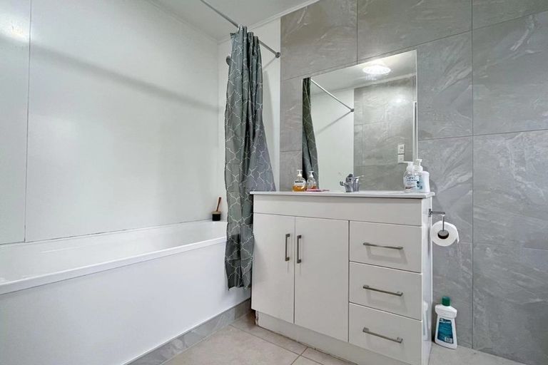 Photo of property in 1/41 Howard Road, Northcote, Auckland, 0627