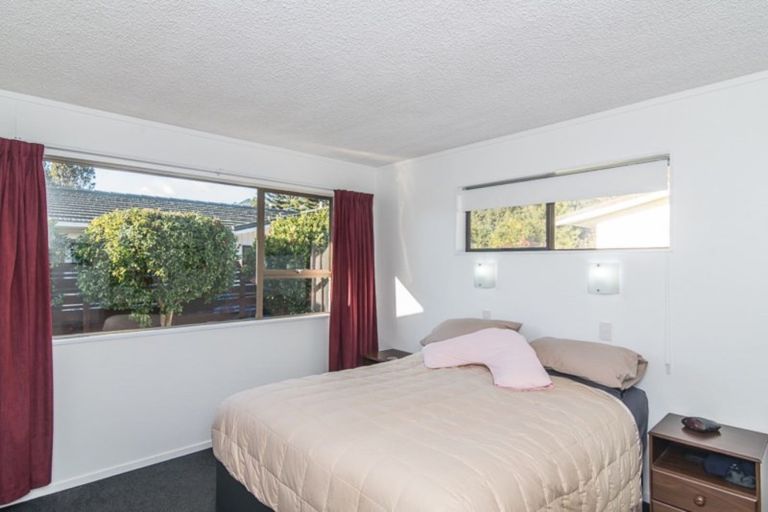 Photo of property in 34a Rewarewa Crescent, Waikanae, 5036