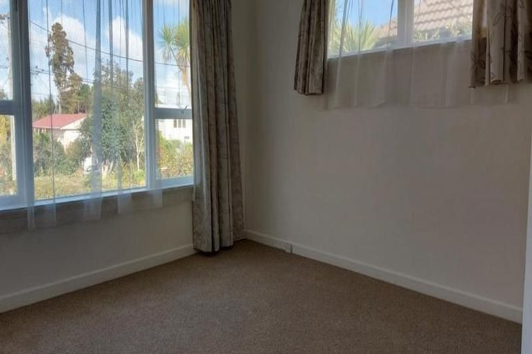 Photo of property in 72 Tiroroa Avenue, Te Atatu South, Auckland, 0610