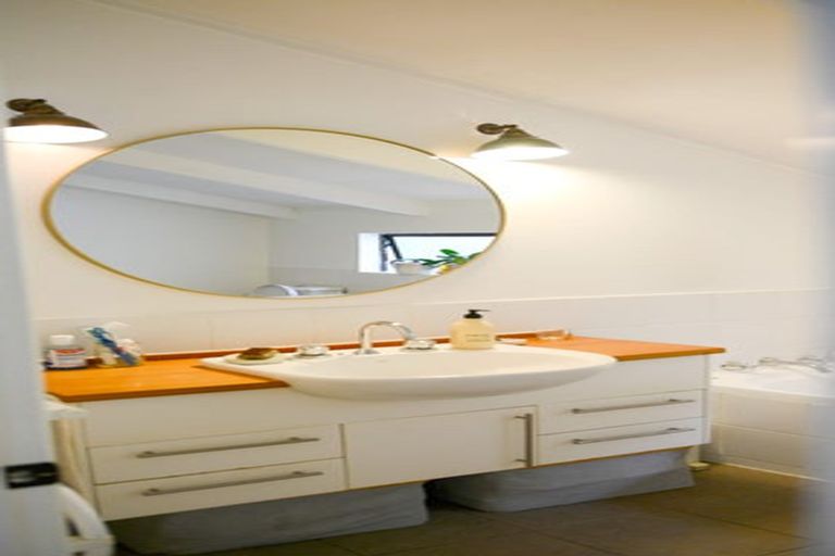 Photo of property in 755 West Coast Road, Oratia, Auckland, 0604