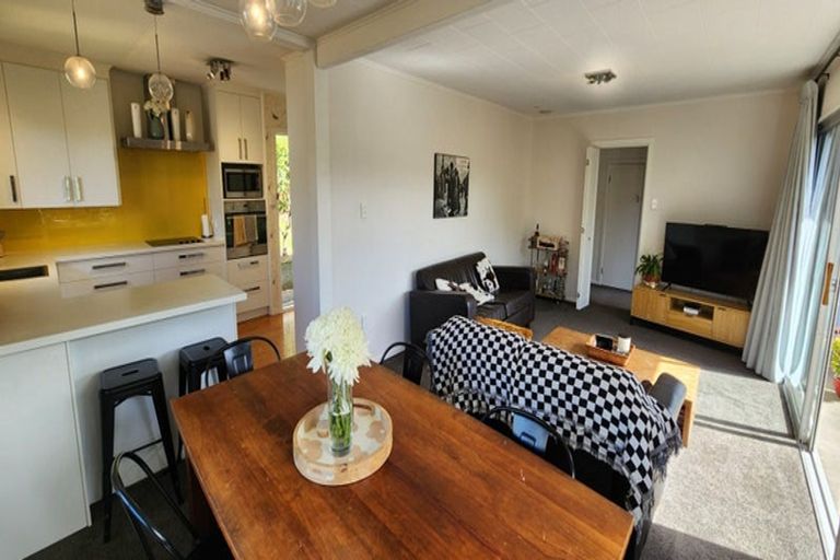 Photo of property in 10 Beaumont Crescent, Frankleigh Park, New Plymouth, 4310