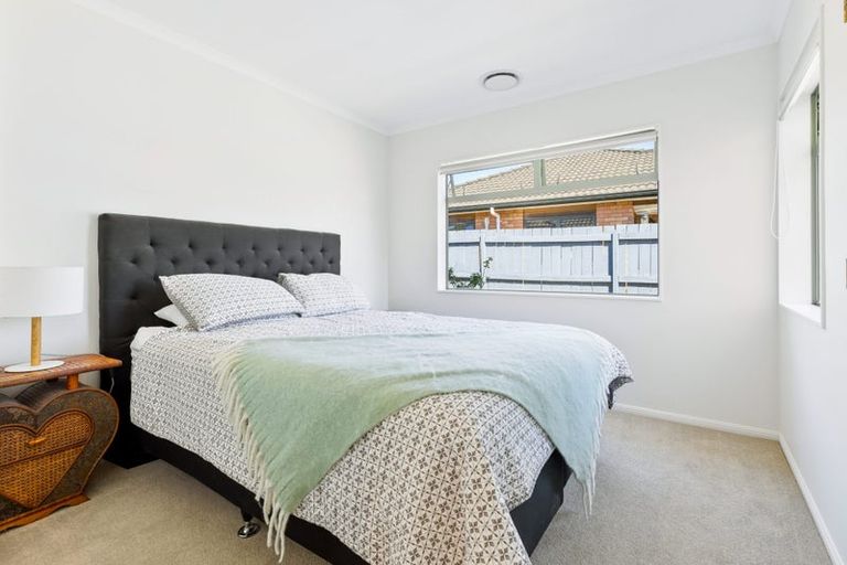 Photo of property in 19 Francis Skinner Place, Orewa, 0931