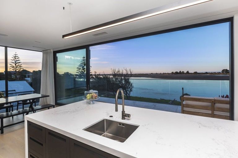 Photo of property in 8a Beachville Road, Redcliffs, Christchurch, 8081