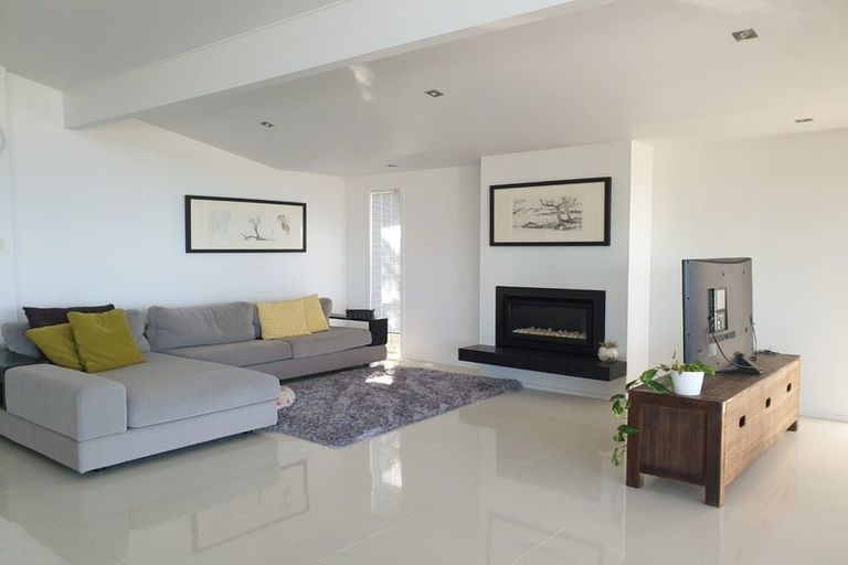 Photo of property in 72 Churchill Road, Murrays Bay, Auckland, 0630