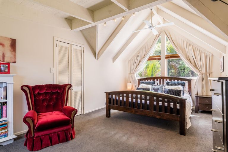 Photo of property in 33 Warner Park Avenue, Laingholm, Auckland, 0604