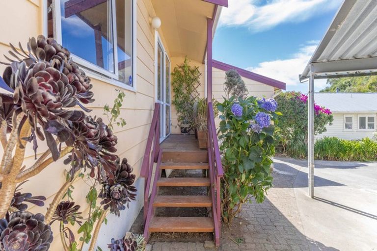 Photo of property in 48a Collins Avenue, Tawa, Wellington, 5028