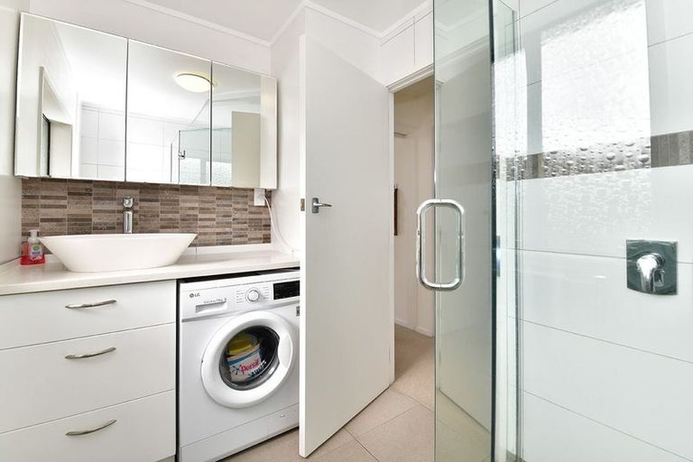 Photo of property in 12 Bellbird Place, Orewa, 0931