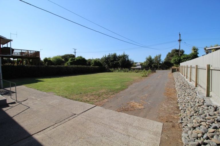 Photo of property in 1917 Parewanui Road, Parewanui, Bulls, 4894