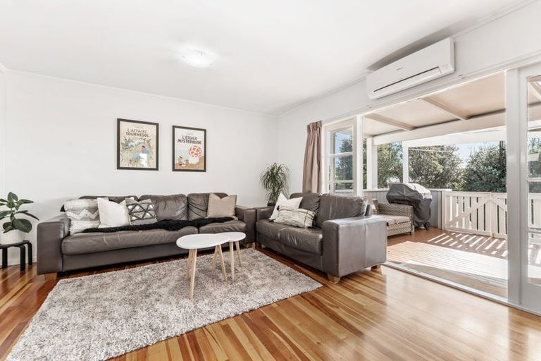 Photo of property in 11b Waiora Road, Stanmore Bay, Whangaparaoa, 0932