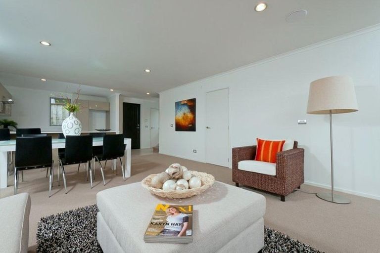 Photo of property in 18 Andersons Road, Oteha, Auckland, 0632
