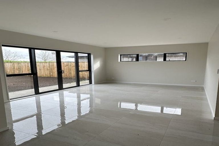 Photo of property in 6 Benjamin Place, Clevedon, 2582