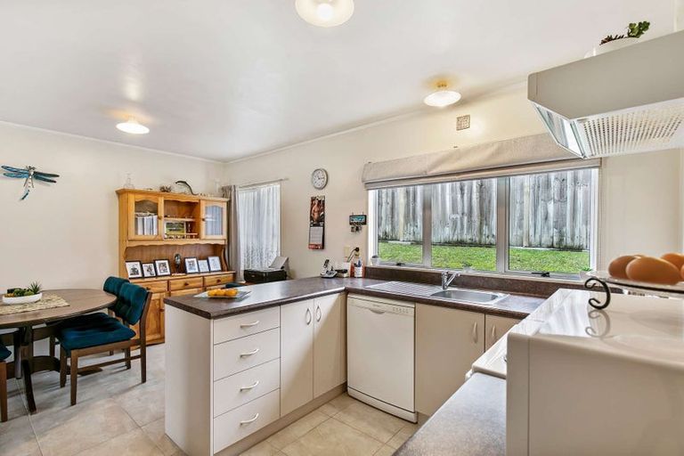 Photo of property in 2 Solea Road, Sunnyvale, Auckland, 0612
