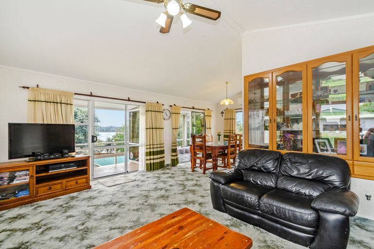 Photo of property in 105 Sandspit Road, Waiuku, 2123